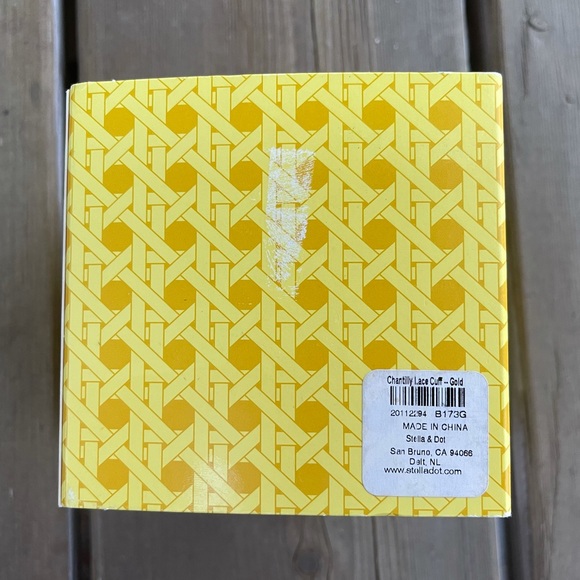 STELLA & DOT Chantilly Lace Cuff Gold Bracelet in Original Box - Picture 5 of 15